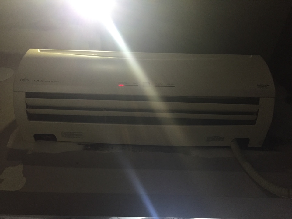 Performing Ac service on Fujitsu mini splits systems in N Broadway St, Chicago, IL, USA.